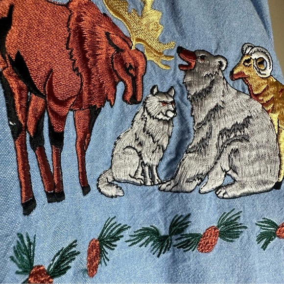 Casey Coleman Women XL Cabincore Button Shirt Embroidered Forrest Animals Denim - Picture 6 of 7